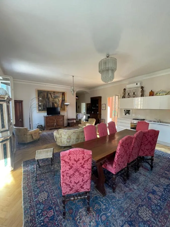 Vakantiehuis Elegante Appartamento In Centro A Cesena Italië